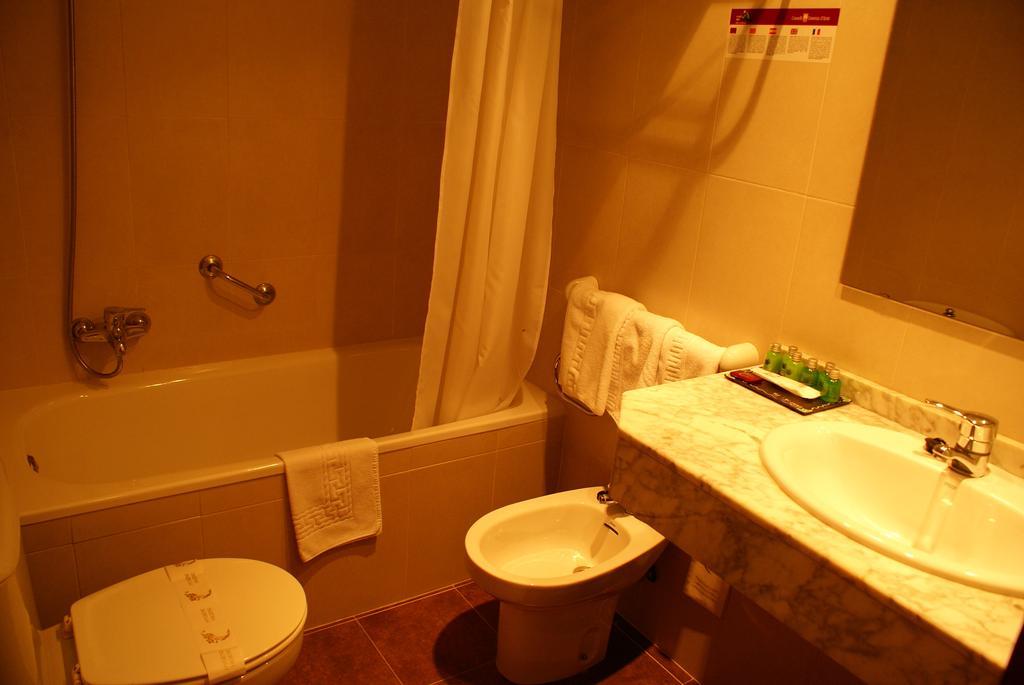 Hotel Edelweiss Arties Room photo